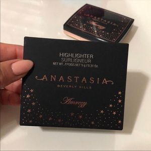 Anastasia Beverley Hills Amrezy Highlighter